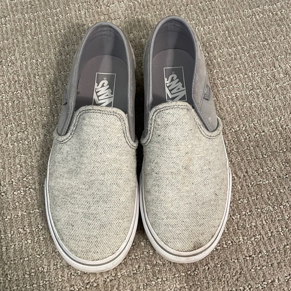 Silver & Gray platform Vans! Yes, they sparkle a little. Wms 8, great condition!